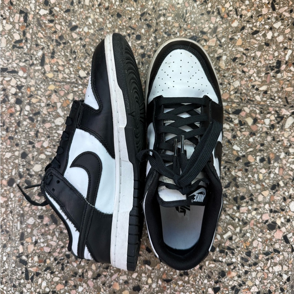 Nike Men's Black and White Sneakers (Panda Dunks)

Mens size 8, womens size 9.5